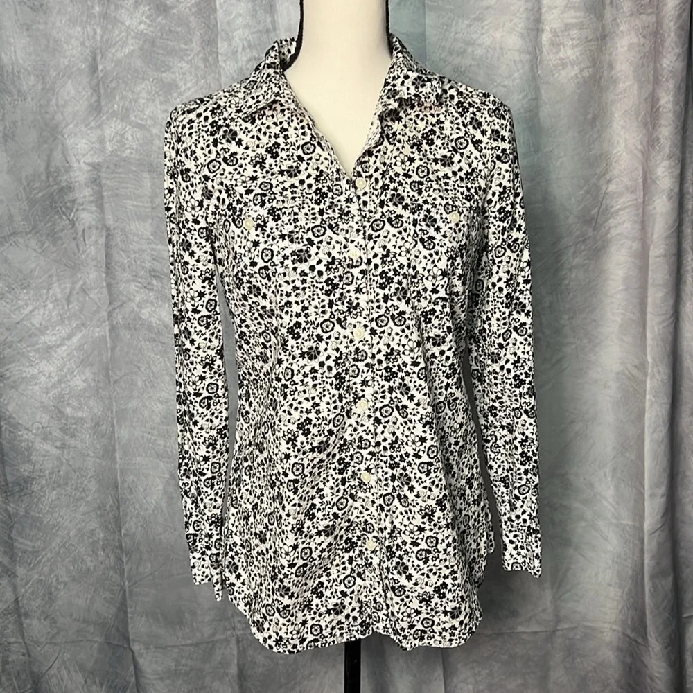 Old Navy Black and White Floral Button Down Blouse - size Small